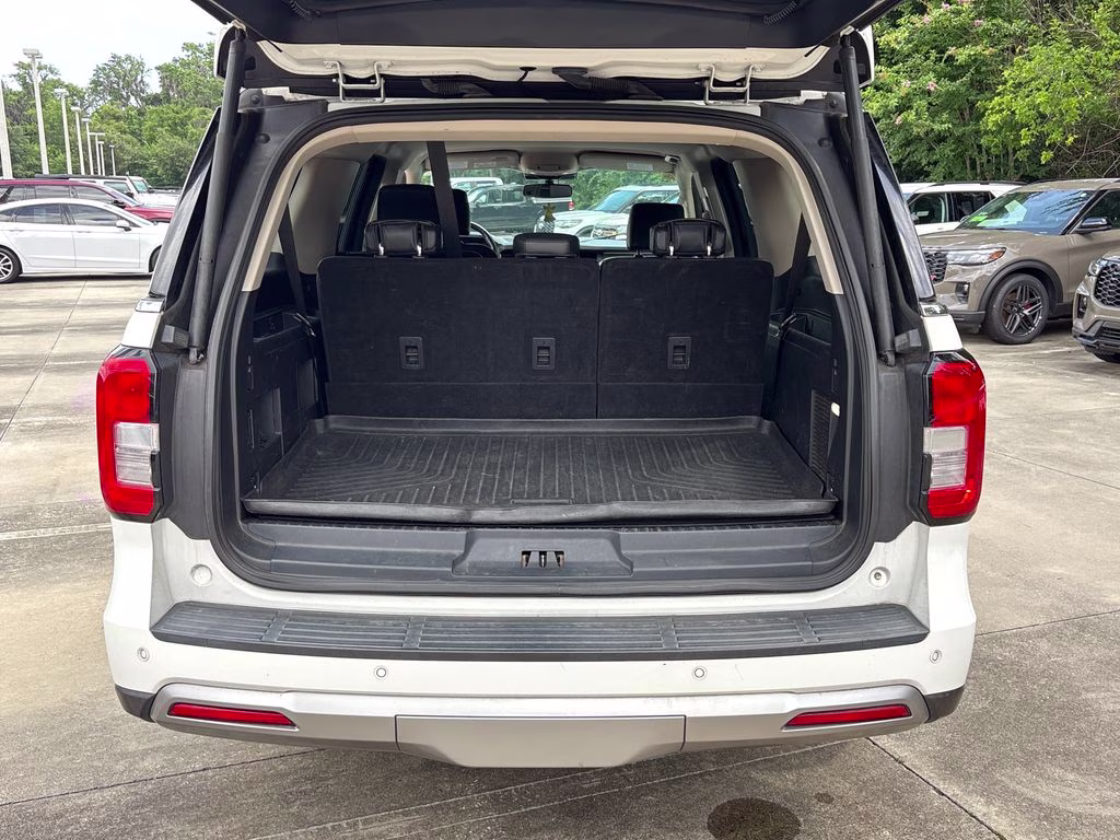 2022 White Metallic Ford Expedition Max XLT RWD SUV