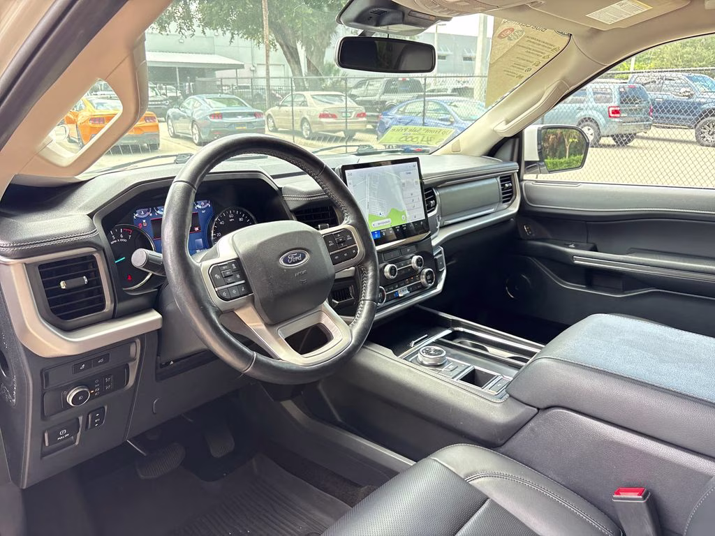 2022 White Metallic Ford Expedition Max XLT RWD SUV