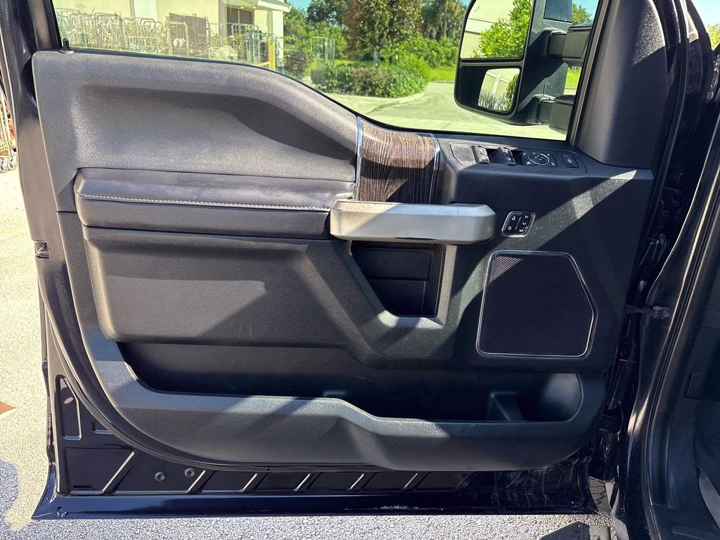 2021 Blue Metallic Ford Super Duty F-250 SRW Lariat 4X4 Truck