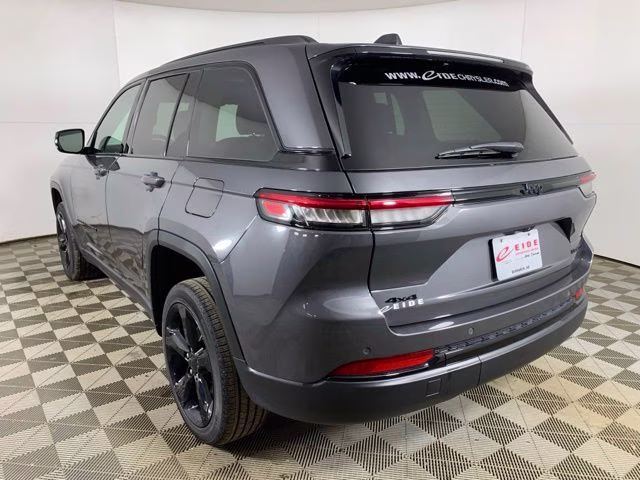 2024 Baltic Gray Metallic Clearcoat Jeep Grand Cherokee Limited 4X4 SUV