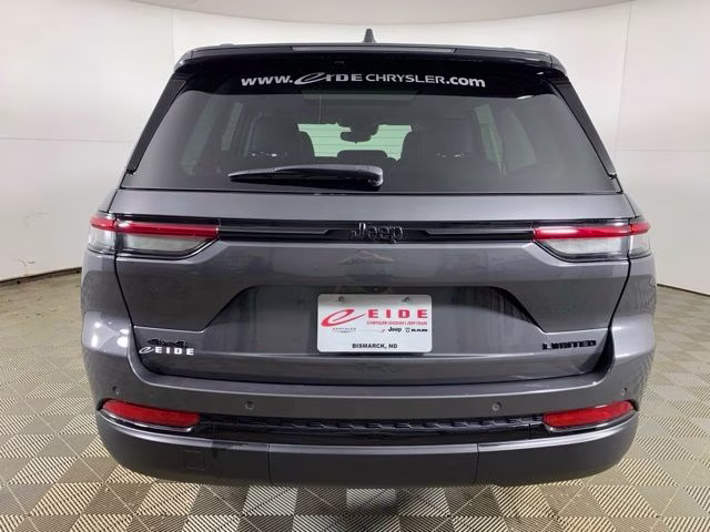 2024 Baltic Gray Metallic Clearcoat Jeep Grand Cherokee Limited 4X4 SUV