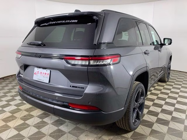 2024 Baltic Gray Metallic Clearcoat Jeep Grand Cherokee Limited 4X4 SUV