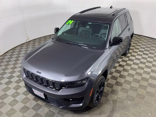 2024 Baltic Gray Metallic Clearcoat Jeep Grand Cherokee Limited 4X4 SUV