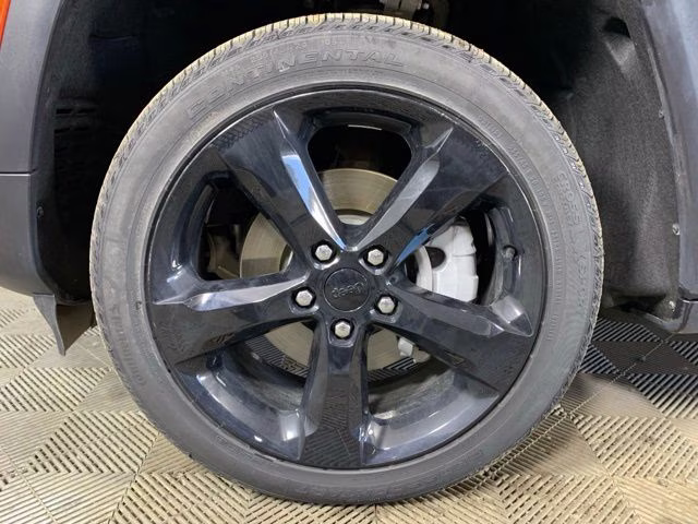 2024 Baltic Gray Metallic Clearcoat Jeep Grand Cherokee Limited 4X4 SUV