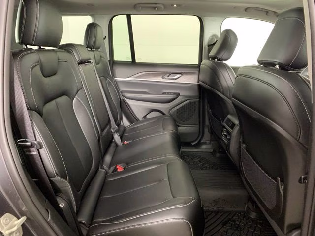 2024 Baltic Gray Metallic Clearcoat Jeep Grand Cherokee Limited 4X4 SUV