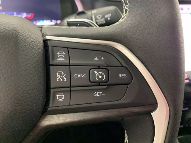 2024 Baltic Gray Metallic Clearcoat Jeep Grand Cherokee Limited 4X4 SUV