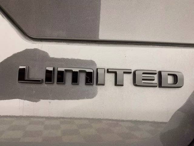 2024 Baltic Gray Metallic Clearcoat Jeep Grand Cherokee Limited 4X4 SUV