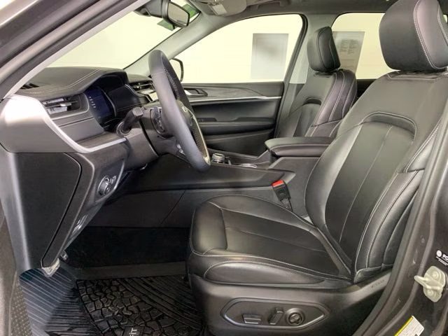 2024 Baltic Gray Metallic Clearcoat Jeep Grand Cherokee Limited 4X4 SUV