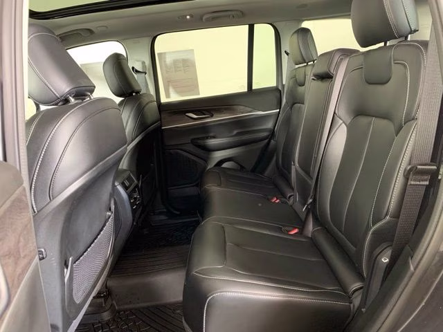 2024 Baltic Gray Metallic Clearcoat Jeep Grand Cherokee Limited 4X4 SUV