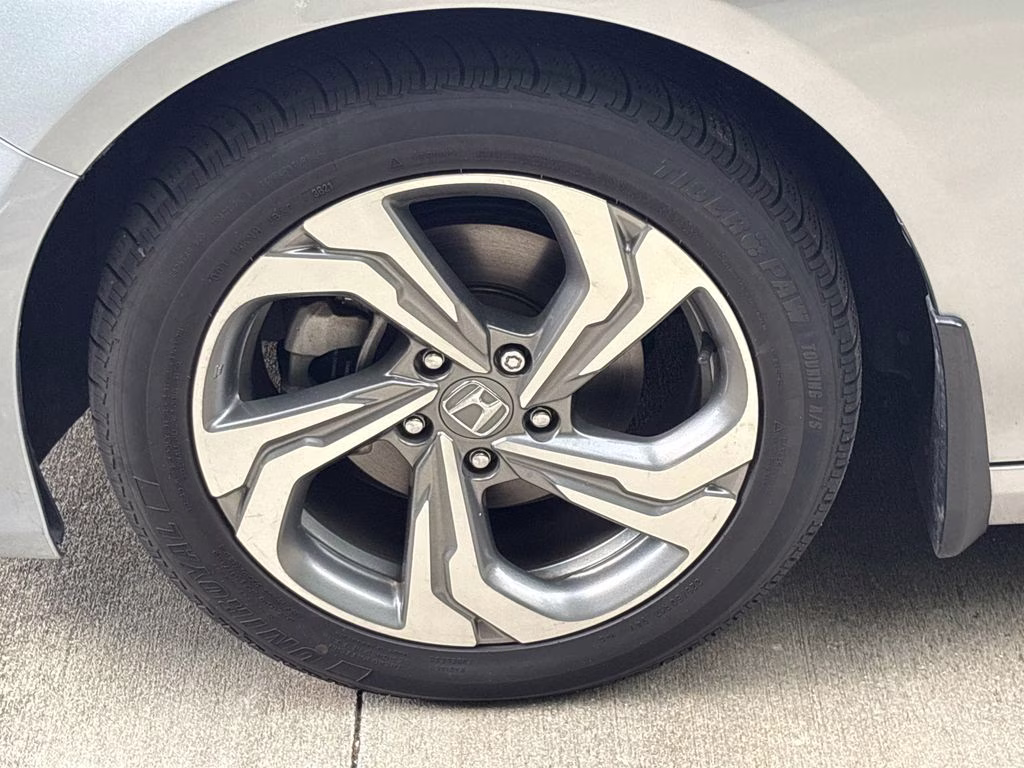 2018 Lunar Silver Metallic Honda Accord EX-L FWD Sedan
