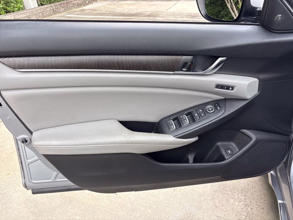 2018 Lunar Silver Metallic Honda Accord EX-L FWD Sedan