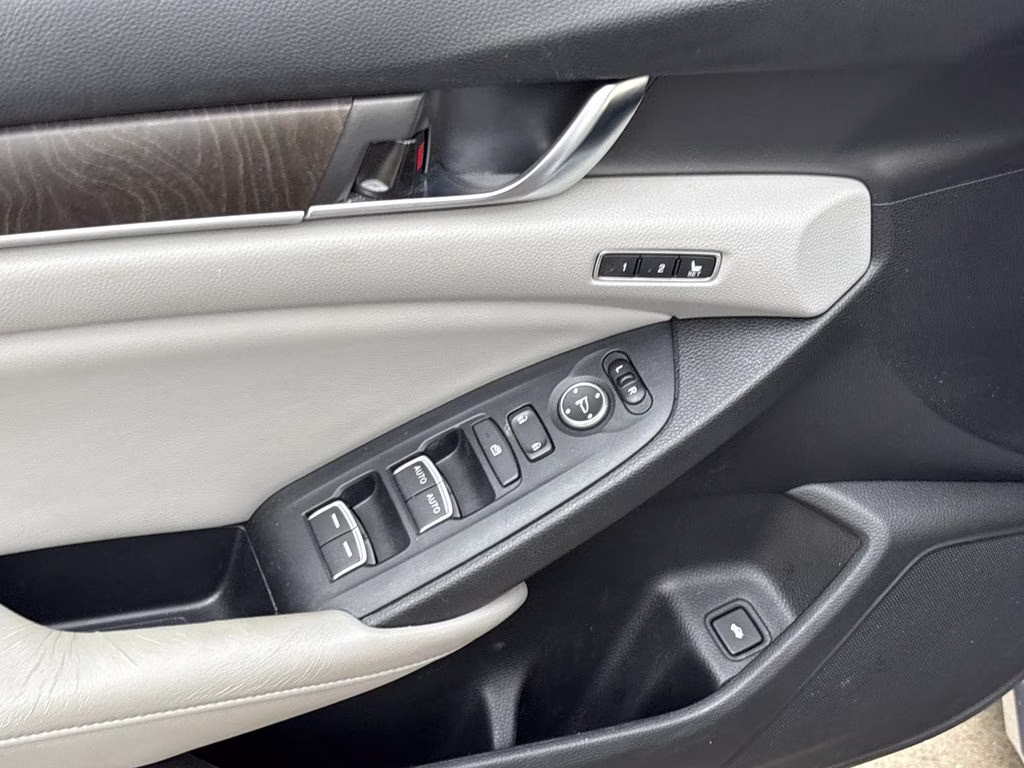 2018 Lunar Silver Metallic Honda Accord EX-L FWD Sedan
