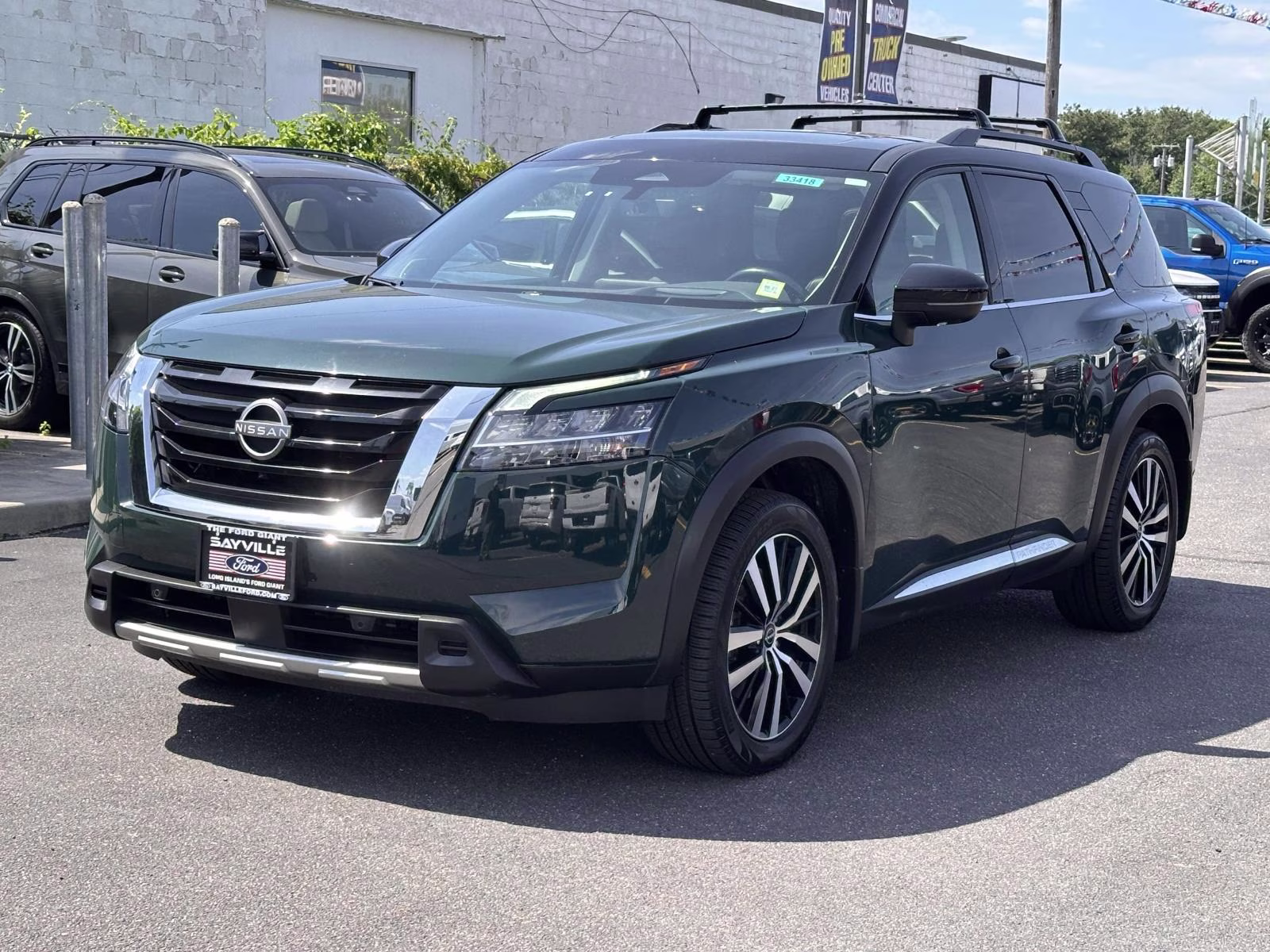 2023 Obsidian Green Pearl/Super Black Nissan Pathfinder Platinum 4WD 4X4 SUV