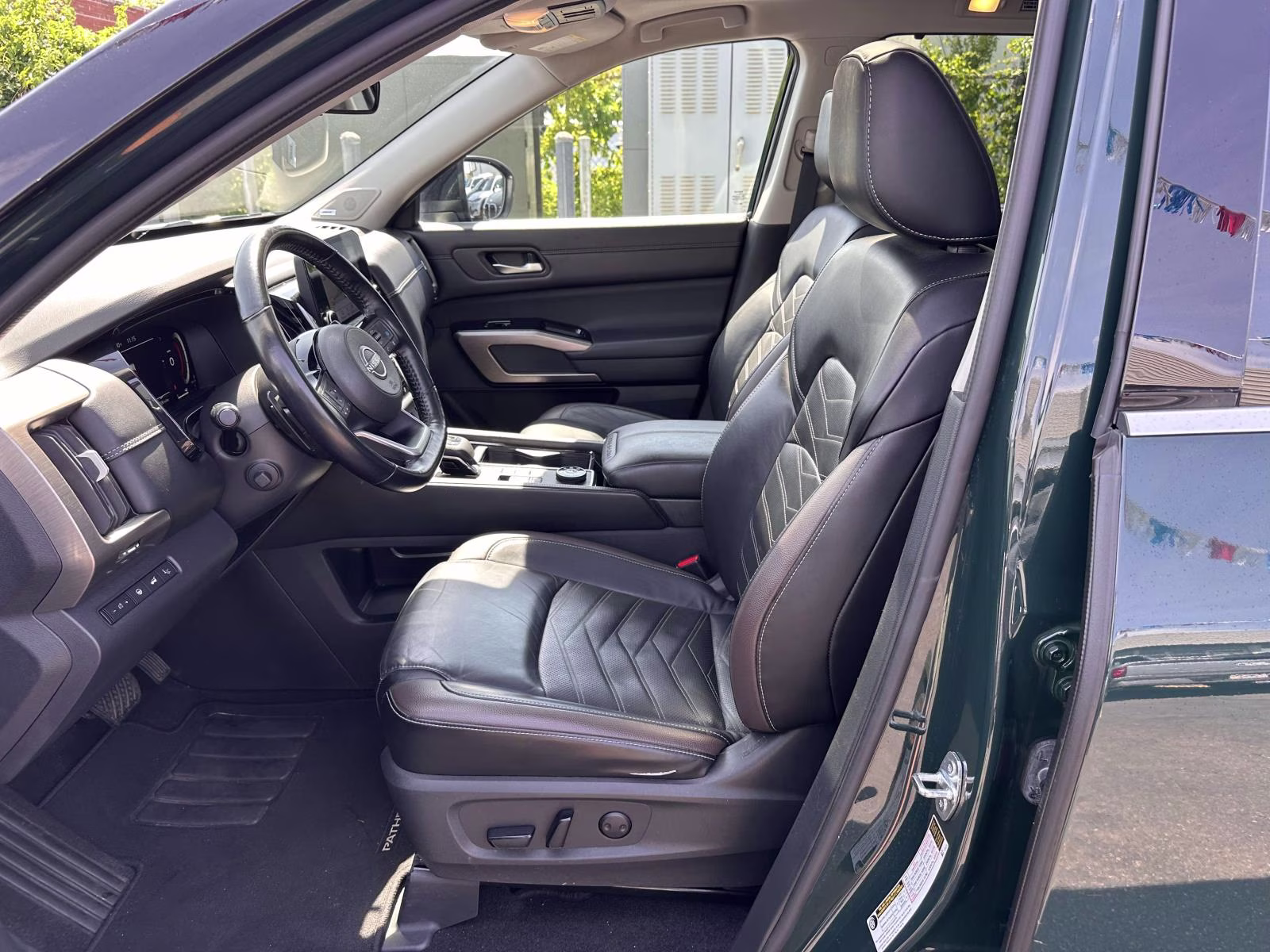2023 Obsidian Green Pearl/Super Black Nissan Pathfinder Platinum 4WD 4X4 SUV