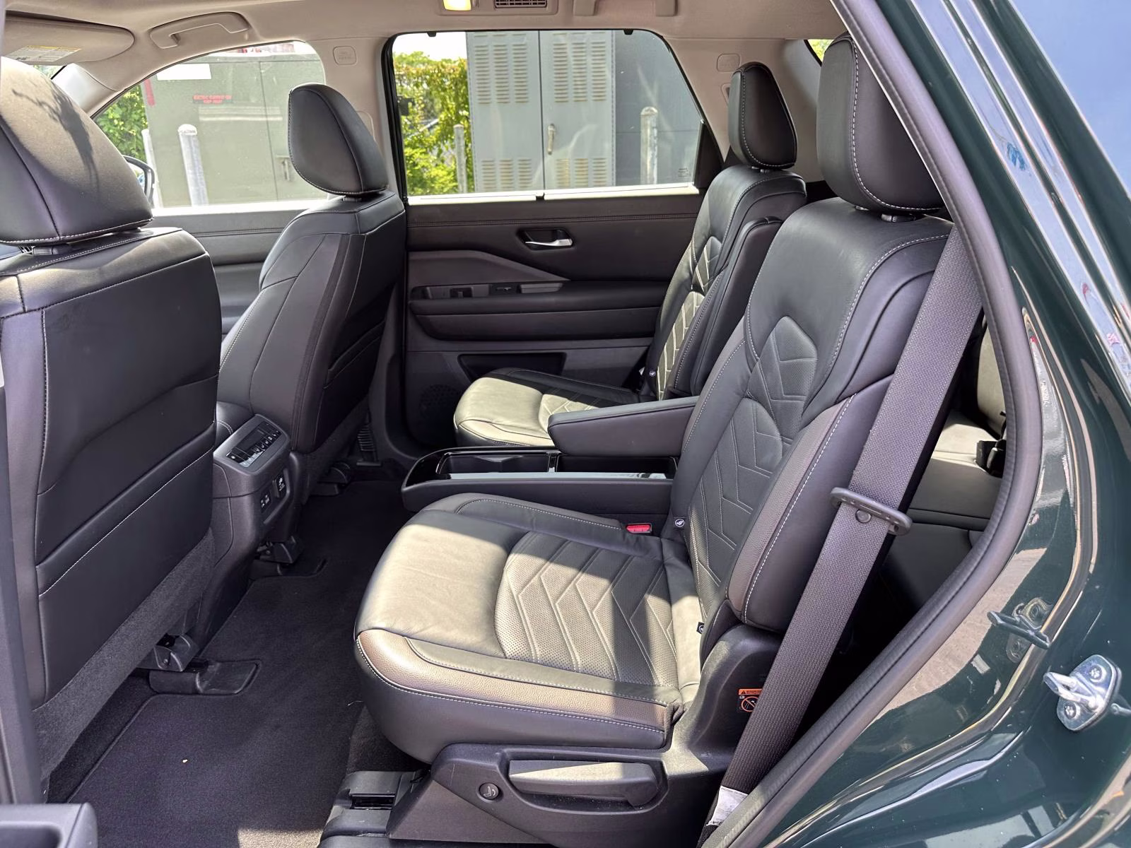 2023 Obsidian Green Pearl/Super Black Nissan Pathfinder Platinum 4WD 4X4 SUV