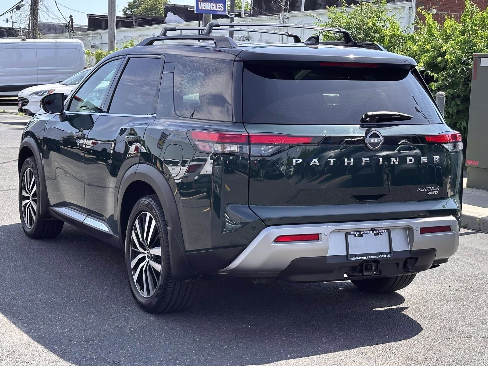 2023 Obsidian Green Pearl/Super Black Nissan Pathfinder Platinum 4WD 4X4 SUV