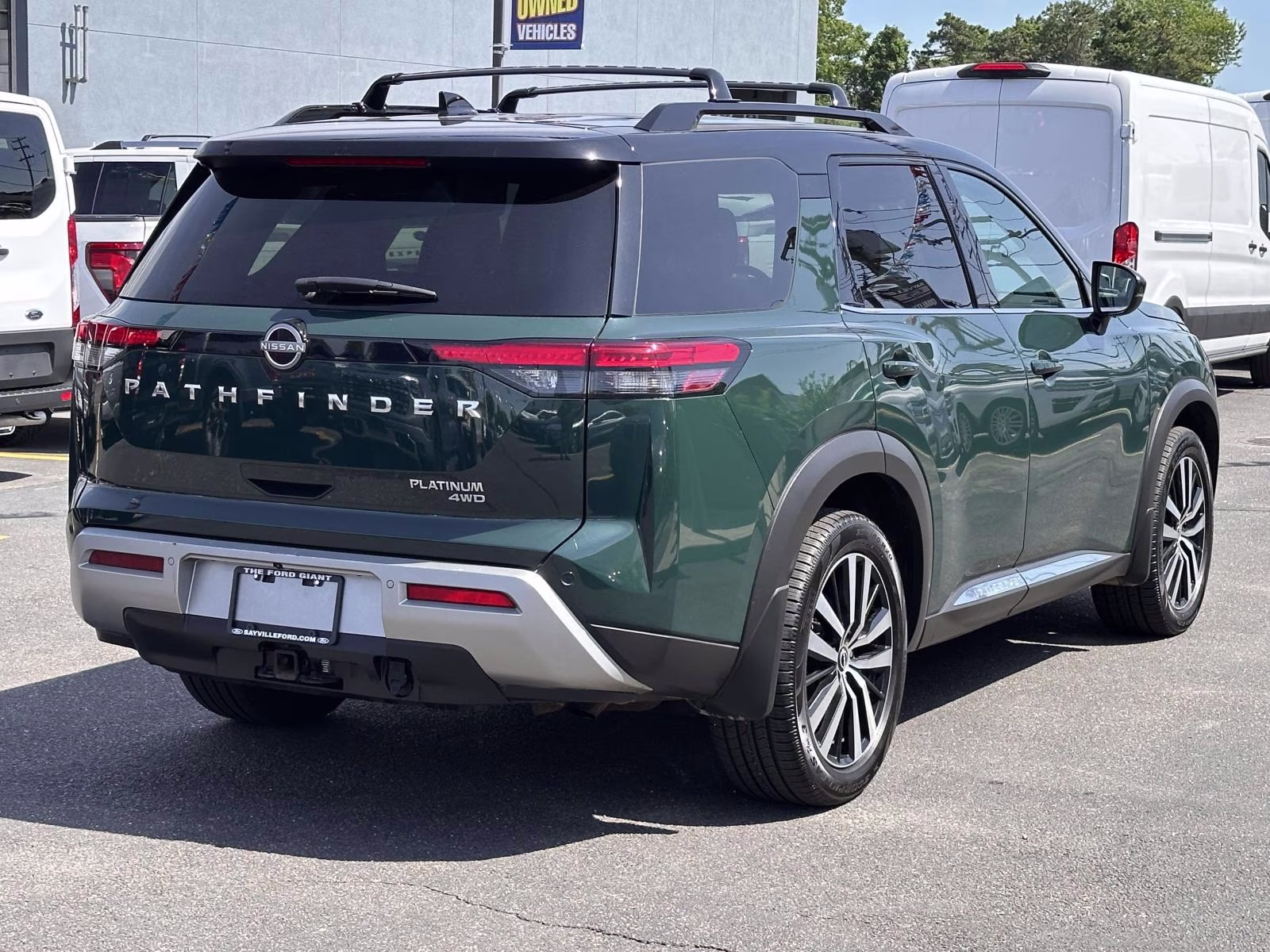 2023 Obsidian Green Pearl/Super Black Nissan Pathfinder Platinum 4WD 4X4 SUV