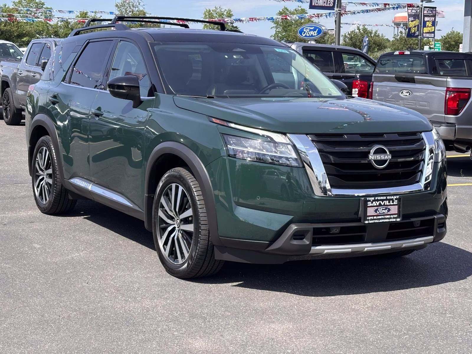 2023 Obsidian Green Pearl/Super Black Nissan Pathfinder Platinum 4WD 4X4 SUV