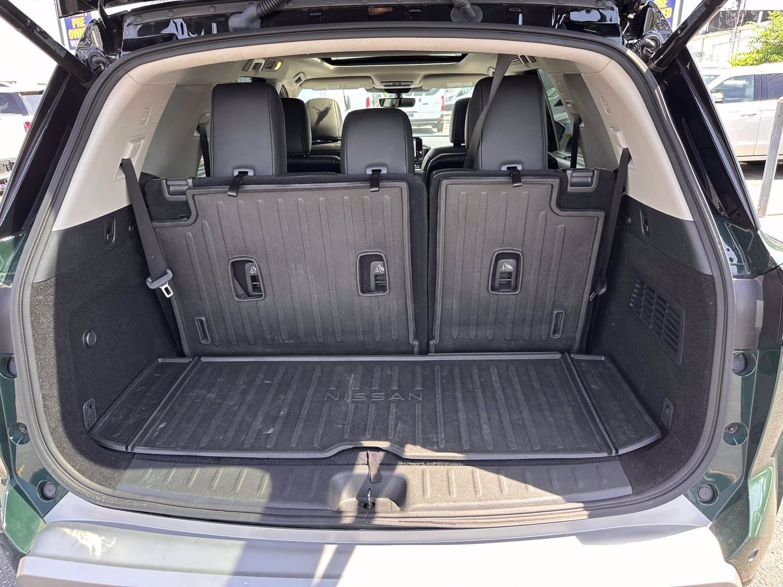 2023 Obsidian Green Pearl/Super Black Nissan Pathfinder Platinum 4WD 4X4 SUV
