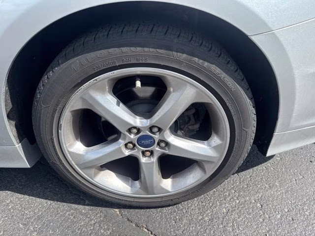 2013 Ingot Silver Ford Fusion SE FWD Sedan