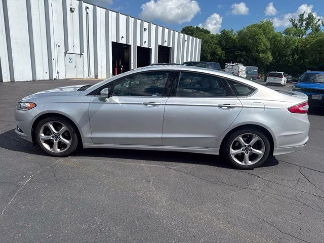 2013 Ingot Silver Ford Fusion SE FWD Sedan