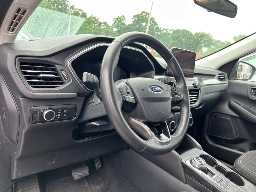 2024 Iconic Silver Metallic Ford Escape Active FWD SUV