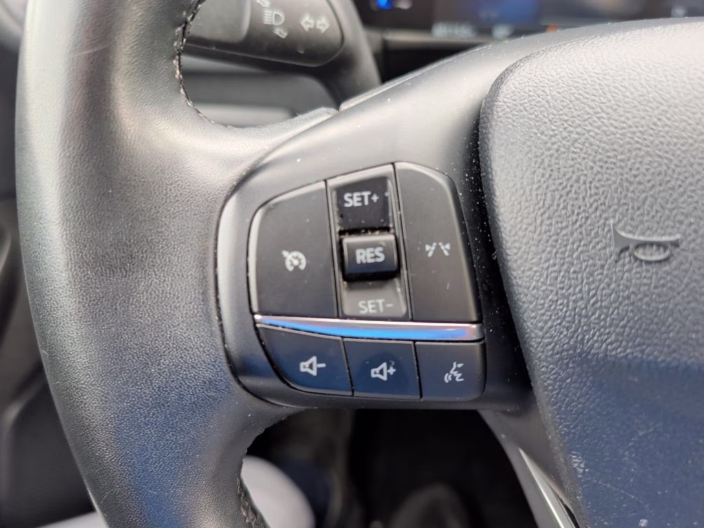 2024 Iconic Silver Metallic Ford Escape Active FWD SUV