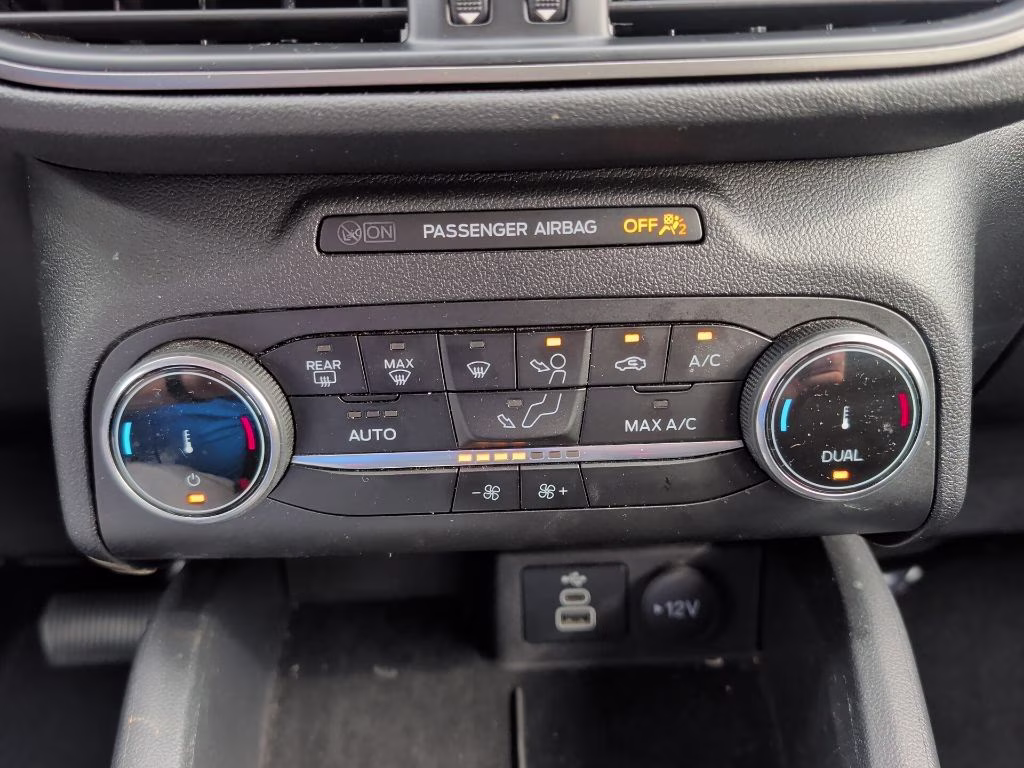 2024 Iconic Silver Metallic Ford Escape Active FWD SUV