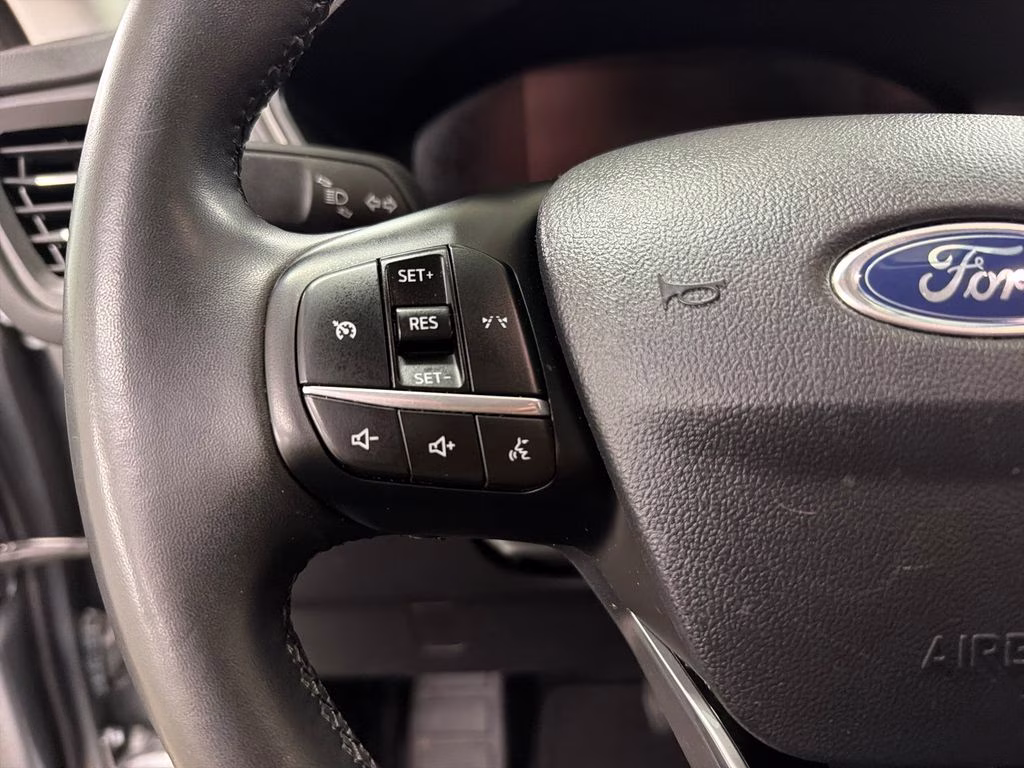 2024 Iconic Silver Metallic Ford Escape Active FWD SUV