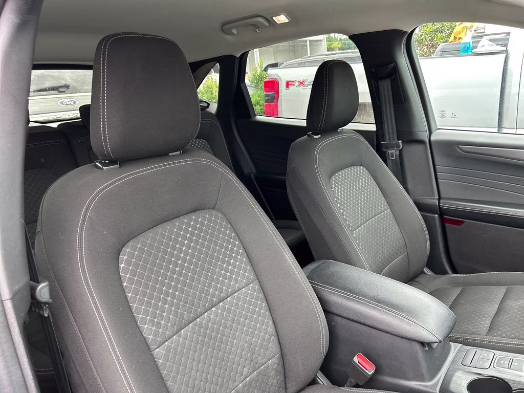 2024 Iconic Silver Metallic Ford Escape Active FWD SUV