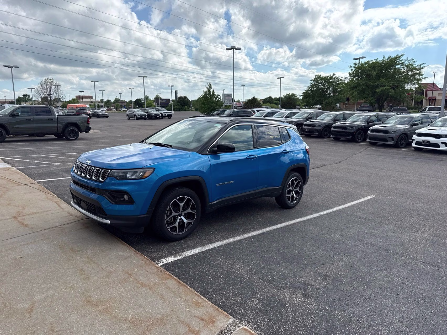 2025 Hydro Blue Pearlcoat Jeep Compass Limited 4X4 SUV
