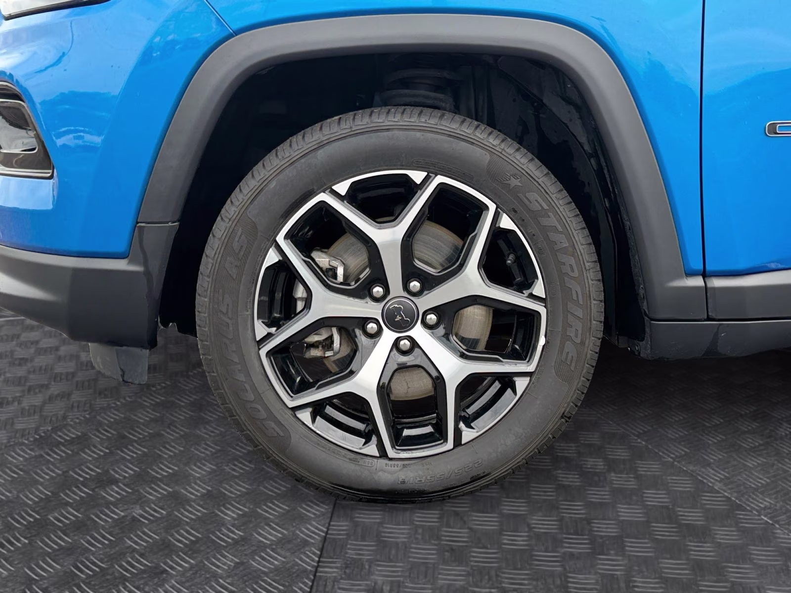 2025 Hydro Blue Pearlcoat Jeep Compass Limited 4X4 SUV