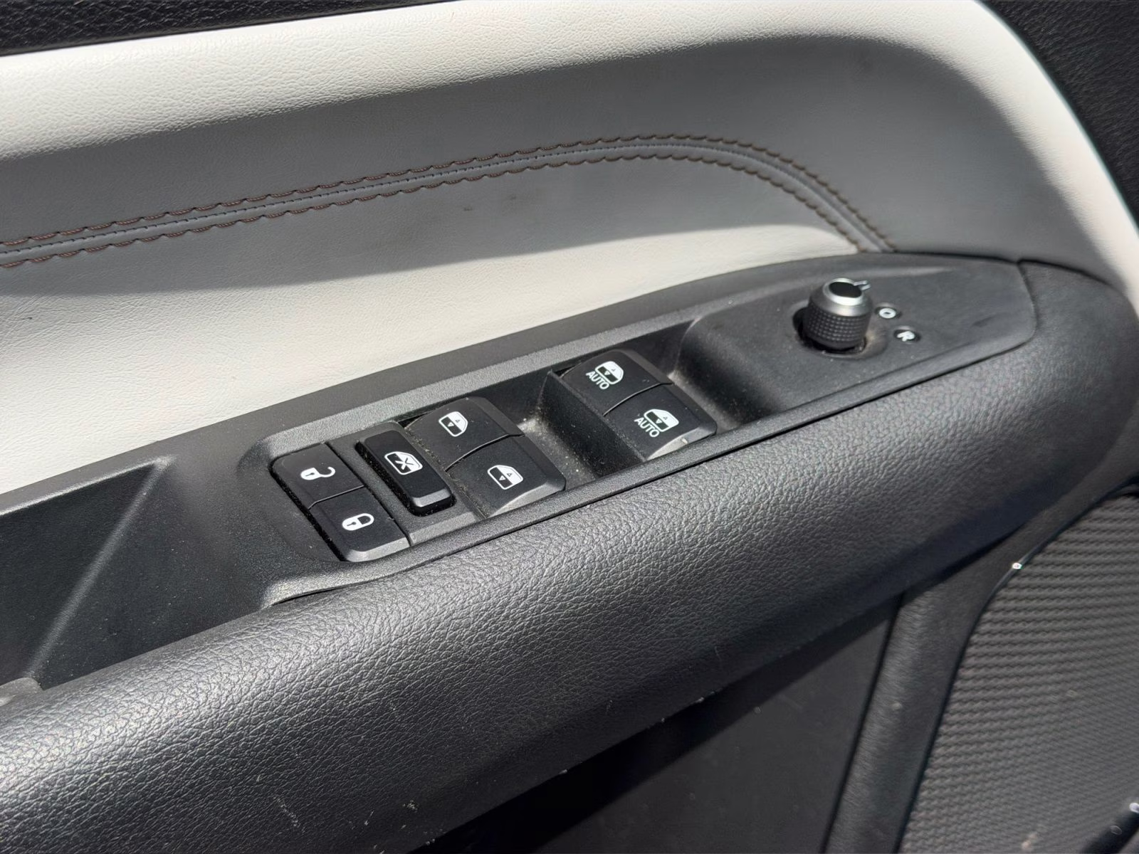 2025 Hydro Blue Pearlcoat Jeep Compass Limited 4X4 SUV