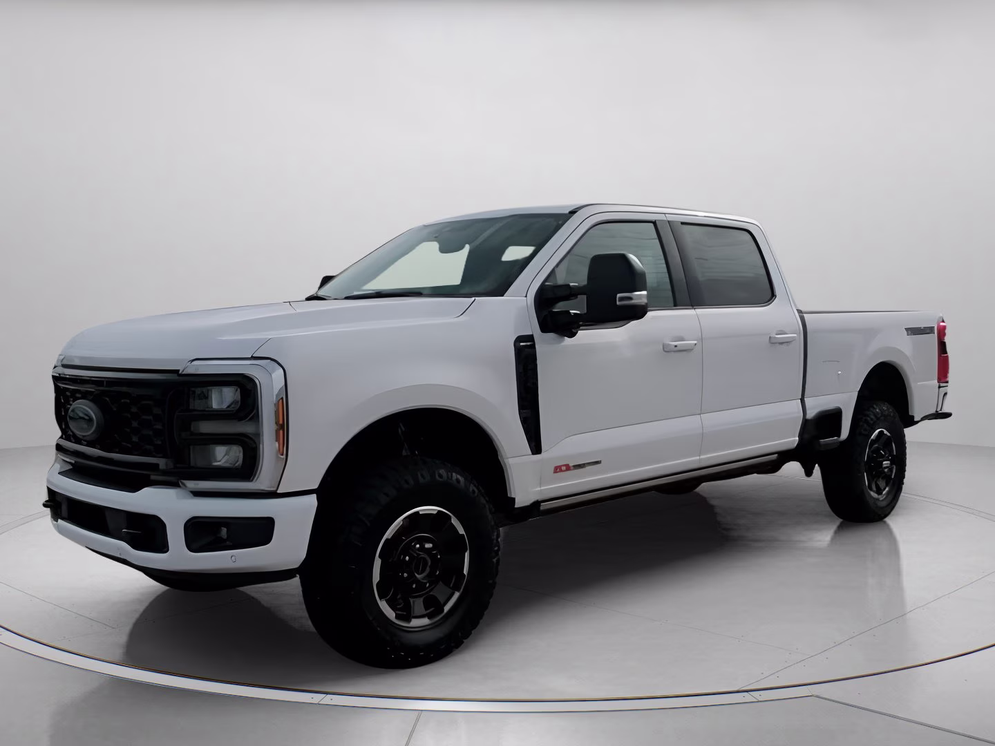 2026 Star White Metallic Tri-Coat Ford Super Duty F-250 SRW LARIAT Crew Cab Pickup 4X4 Truck