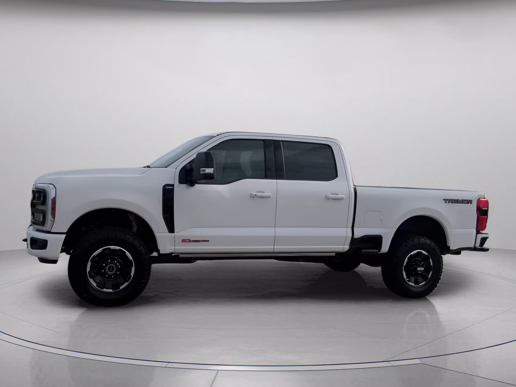 2026 Star White Metallic Tri-Coat Ford Super Duty F-250 SRW LARIAT Crew Cab Pickup 4X4 Truck
