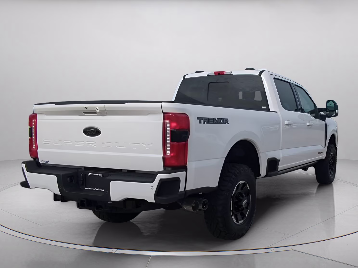 2026 Star White Metallic Tri-Coat Ford Super Duty F-250 SRW LARIAT Crew Cab Pickup 4X4 Truck