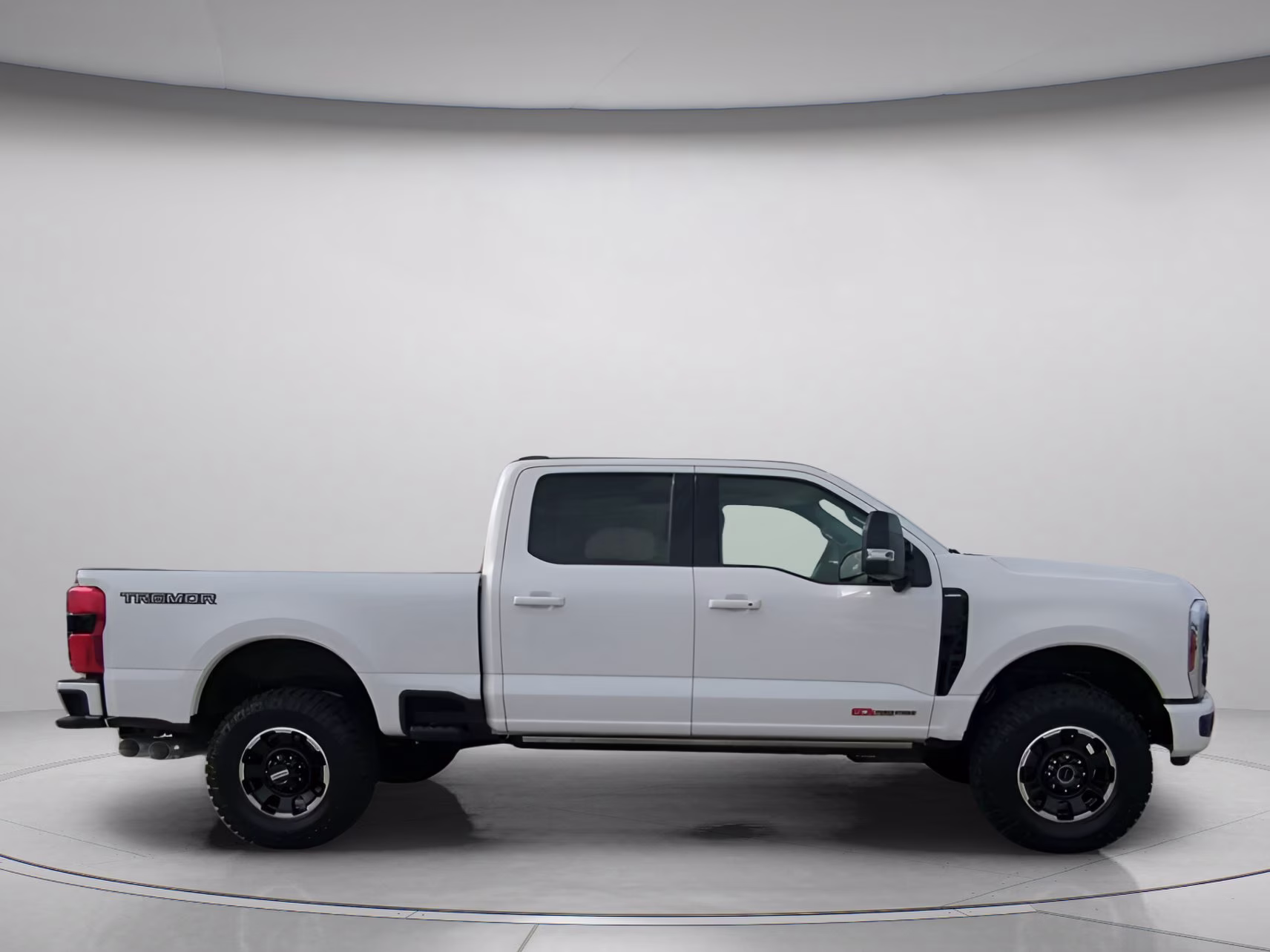 2026 Star White Metallic Tri-Coat Ford Super Duty F-250 SRW LARIAT Crew Cab Pickup 4X4 Truck