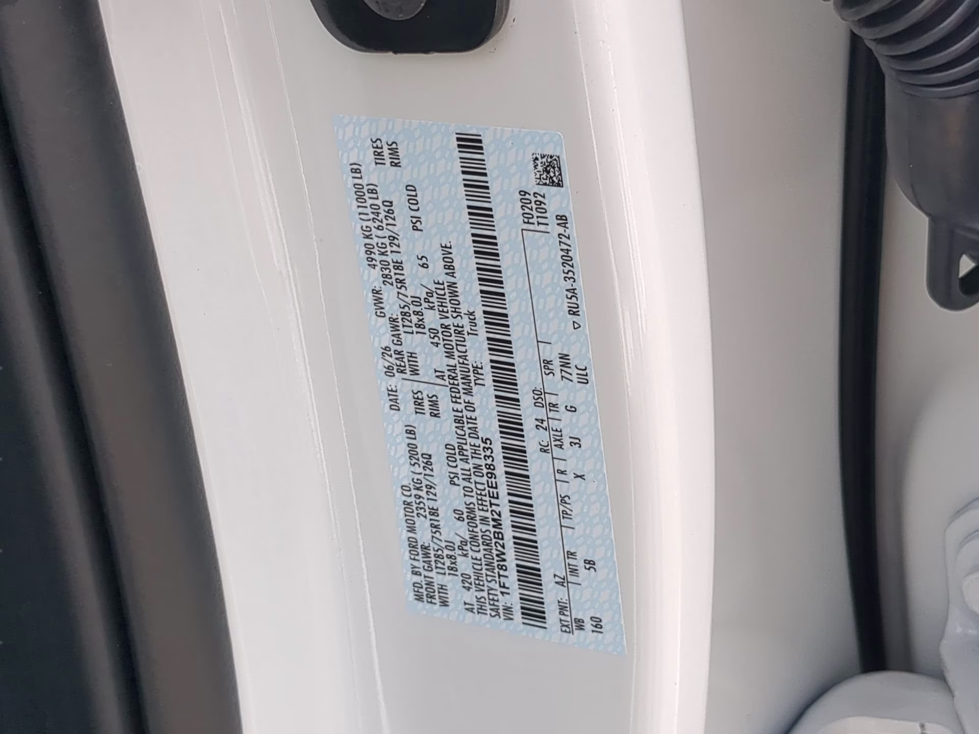 2026 Star White Metallic Tri-Coat Ford Super Duty F-250 SRW LARIAT Crew Cab Pickup 4X4 Truck