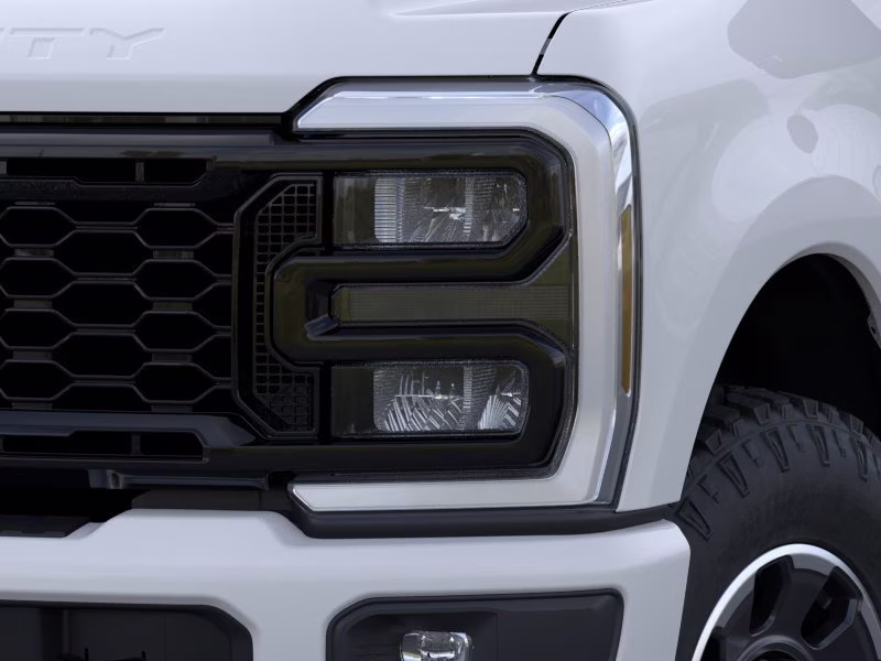 2026 Oxford White Ford Super Duty F-250 SRW LARIAT Crew Cab Pickup 4X4 Truck