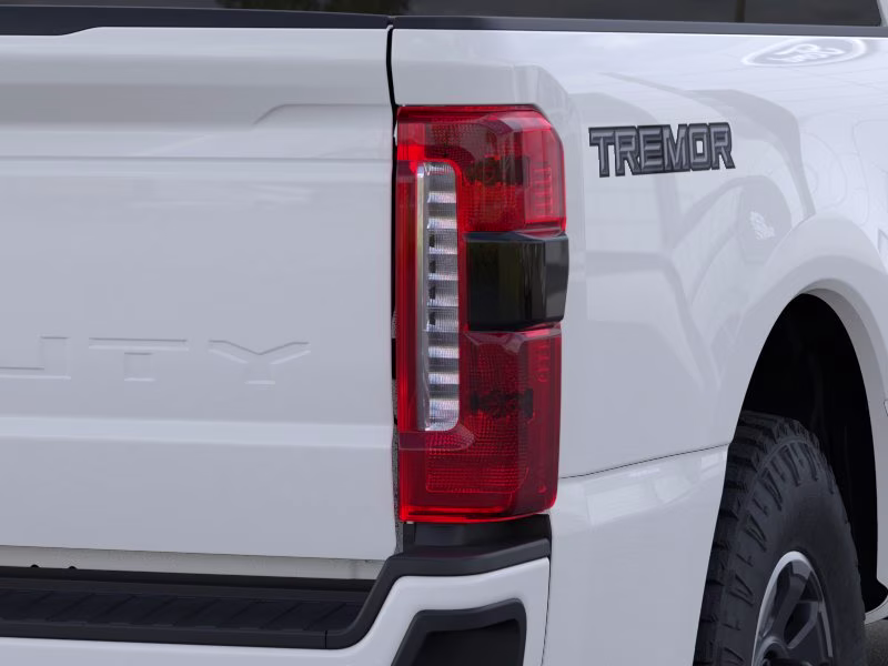 2026 Oxford White Ford Super Duty F-250 SRW LARIAT Crew Cab Pickup 4X4 Truck