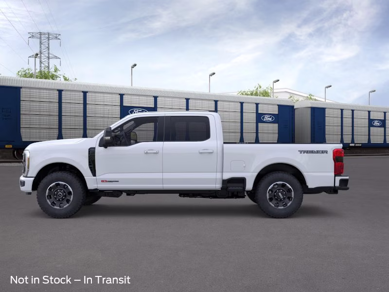 2026 Oxford White Ford Super Duty F-250 SRW LARIAT Crew Cab Pickup 4X4 Truck