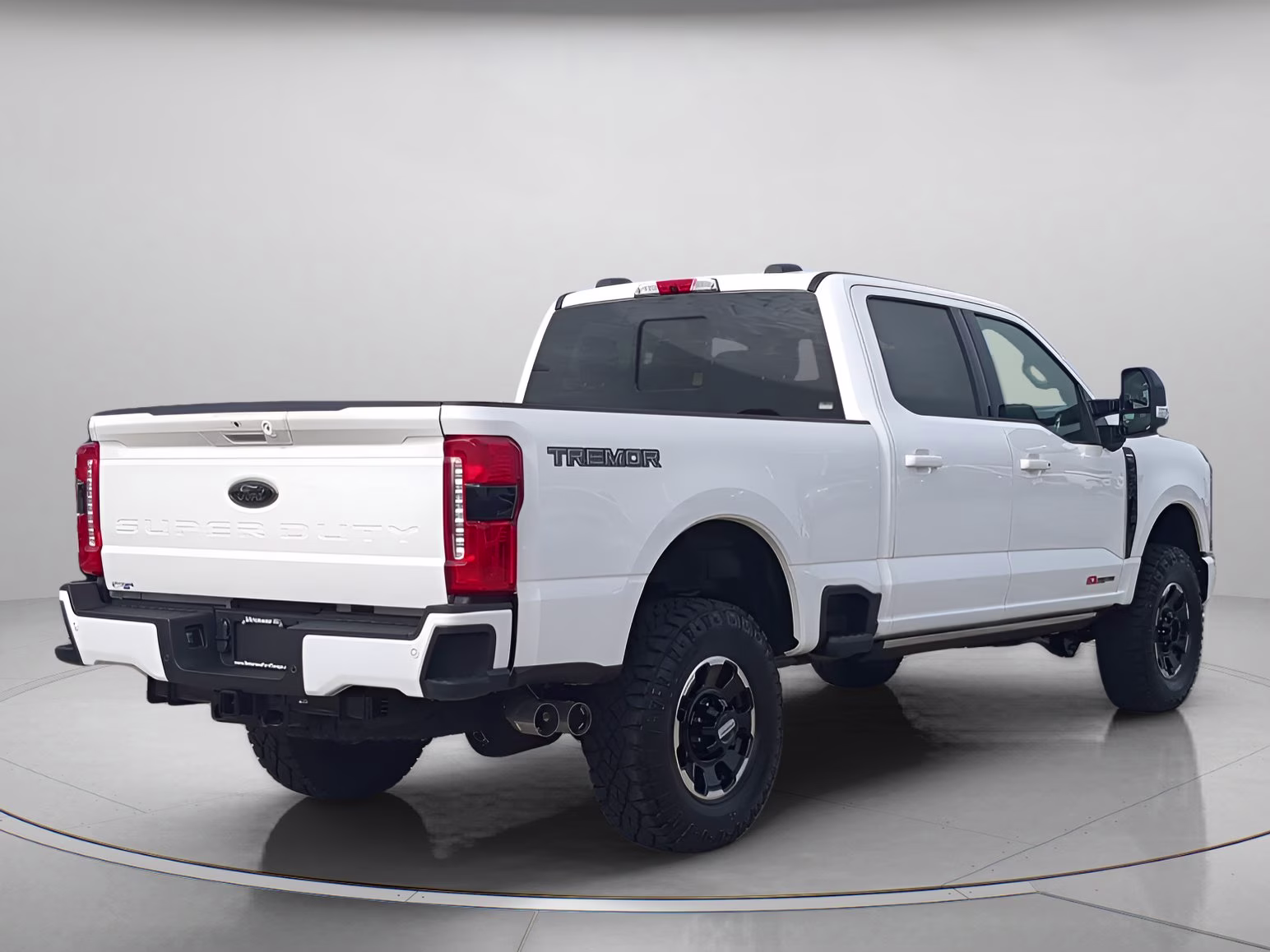 2026 Oxford White Ford Super Duty F-250 SRW LARIAT Crew Cab Pickup 4X4 Truck