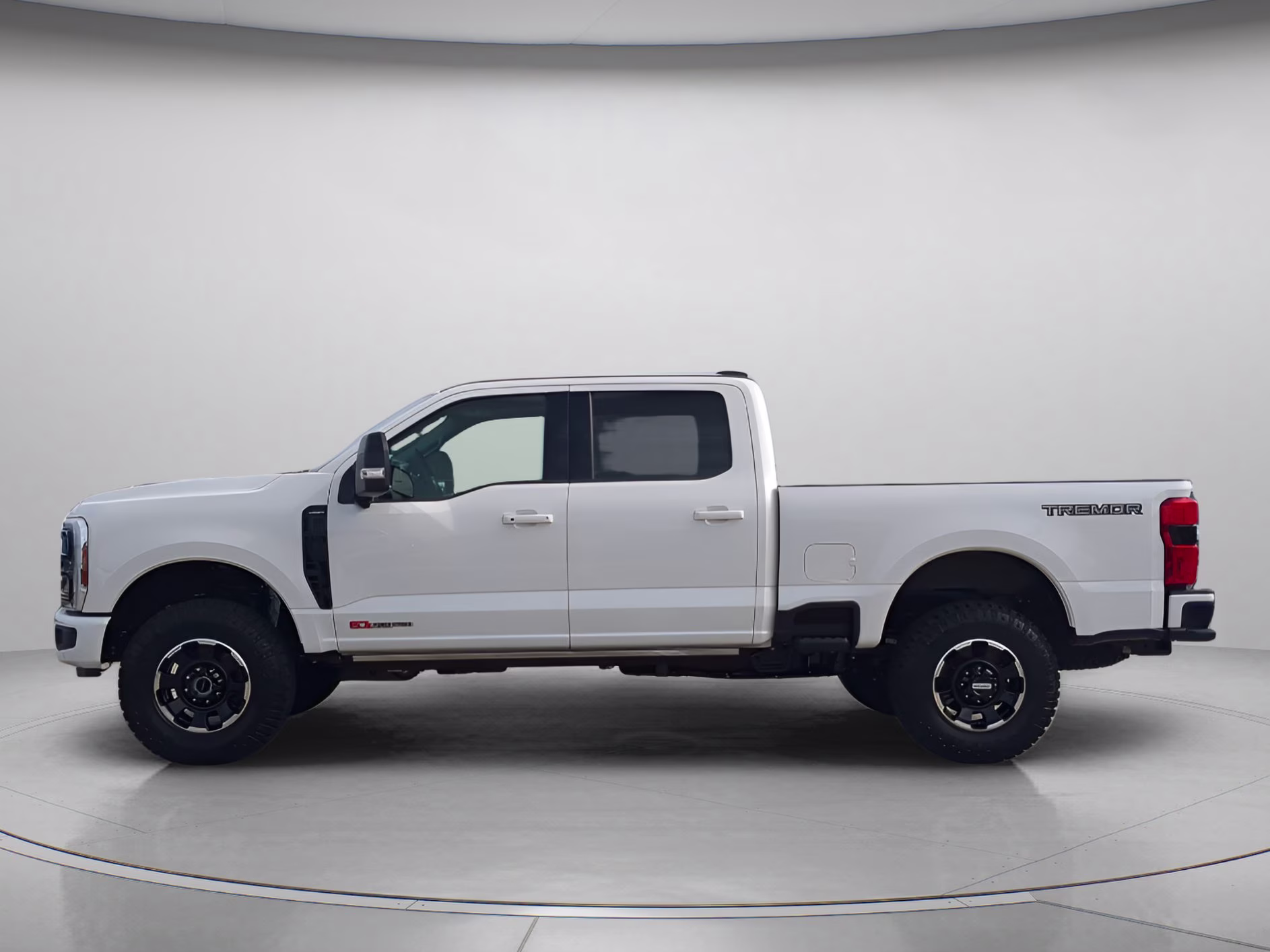2026 Oxford White Ford Super Duty F-250 SRW LARIAT Crew Cab Pickup 4X4 Truck