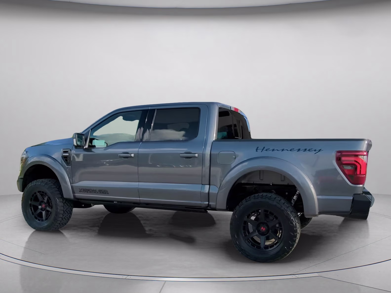 2026 Carbonized Gray Metallic Ford F-150 LARIAT Crew Cab Pickup 4X4 Truck