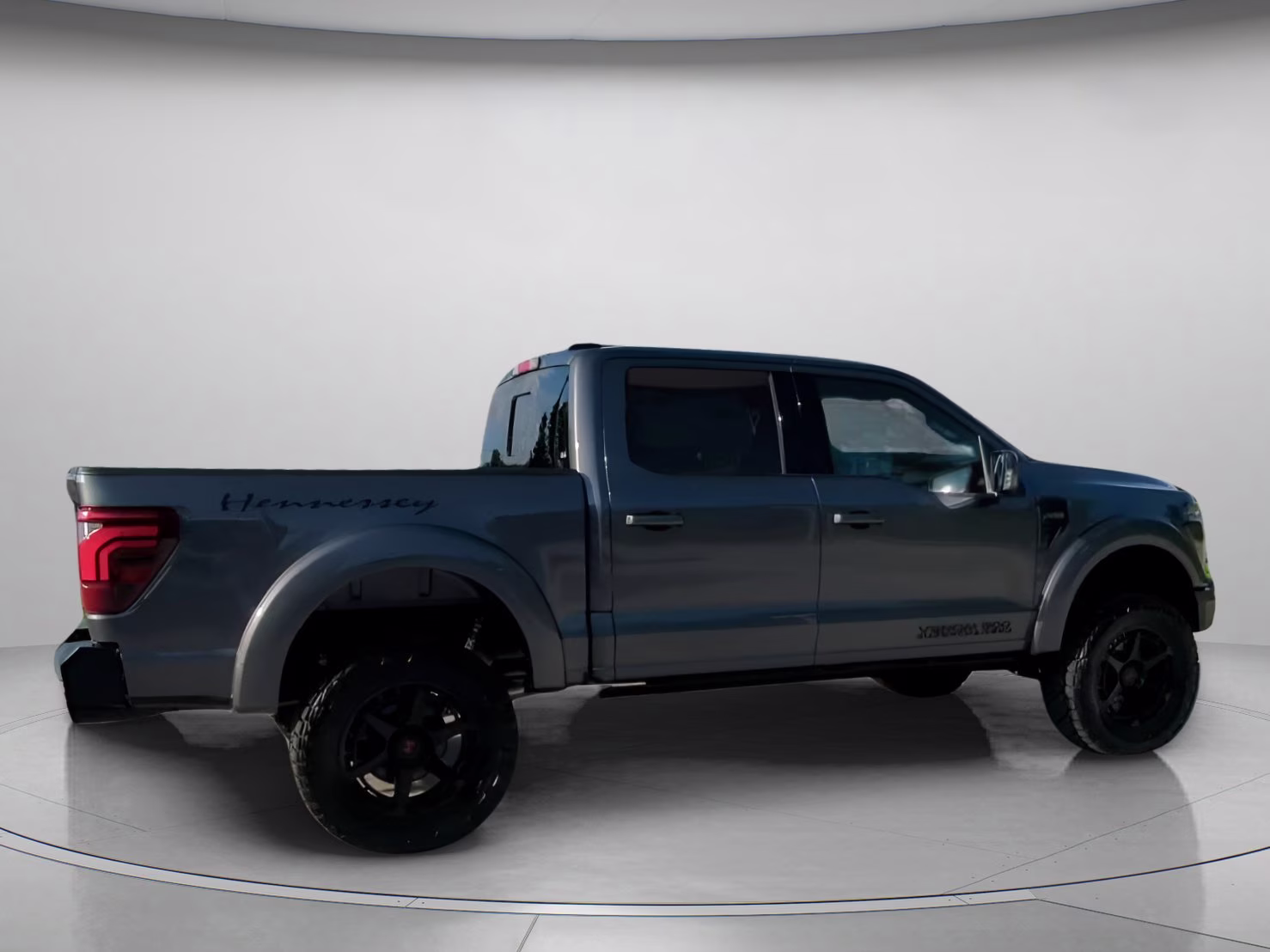 2026 Carbonized Gray Metallic Ford F-150 LARIAT Crew Cab Pickup 4X4 Truck