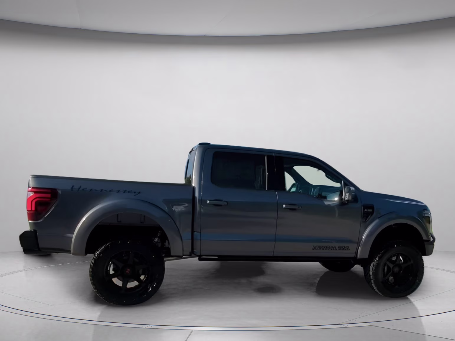 2026 Carbonized Gray Metallic Ford F-150 LARIAT Crew Cab Pickup 4X4 Truck