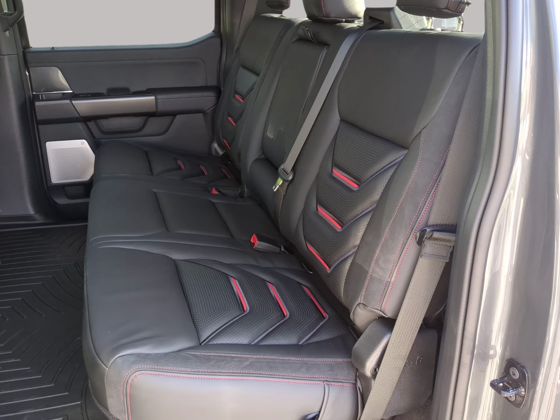 2026 Carbonized Gray Metallic Ford F-150 LARIAT Crew Cab Pickup 4X4 Truck