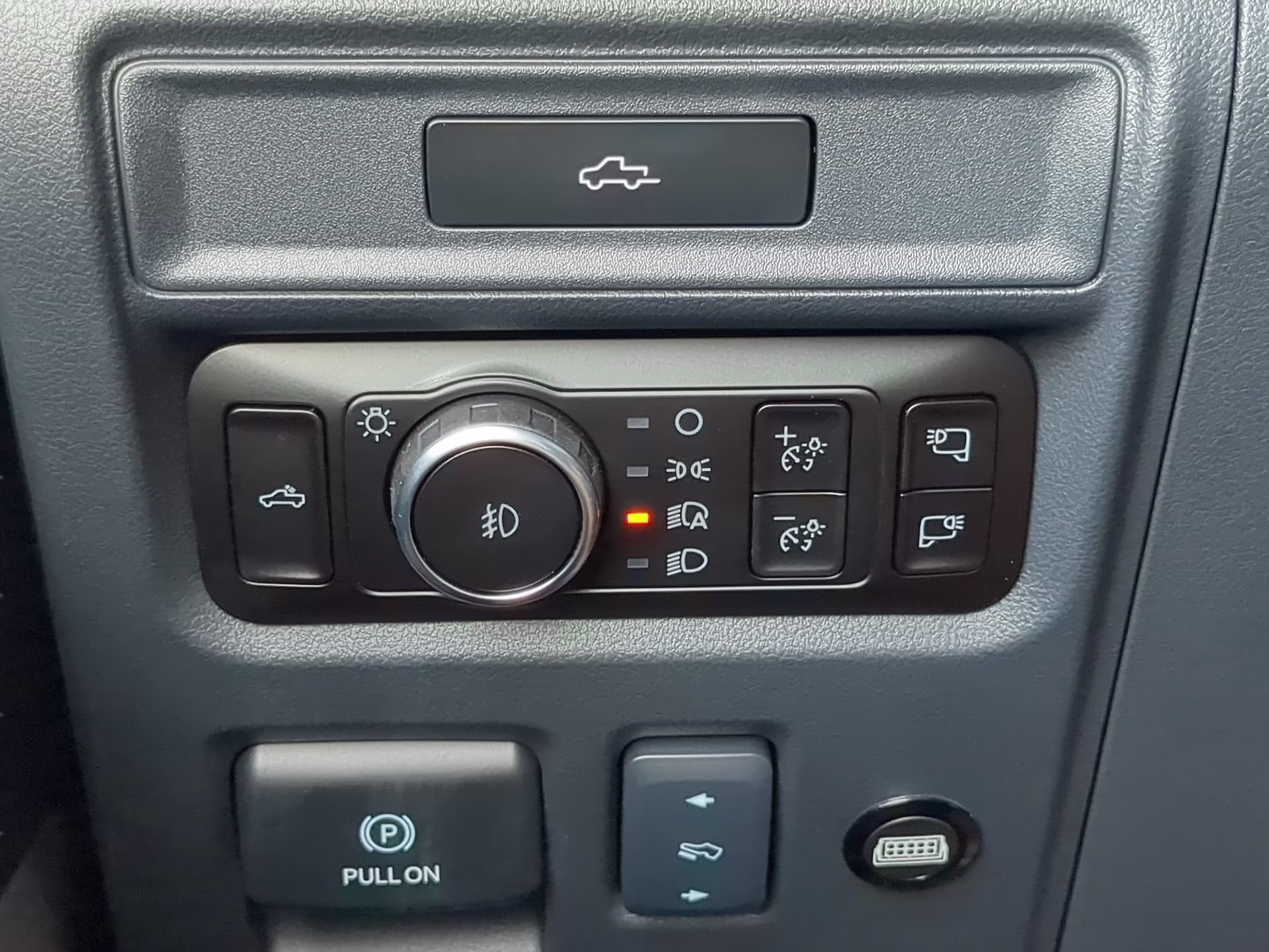 2026 Carbonized Gray Metallic Ford F-150 LARIAT Crew Cab Pickup 4X4 Truck