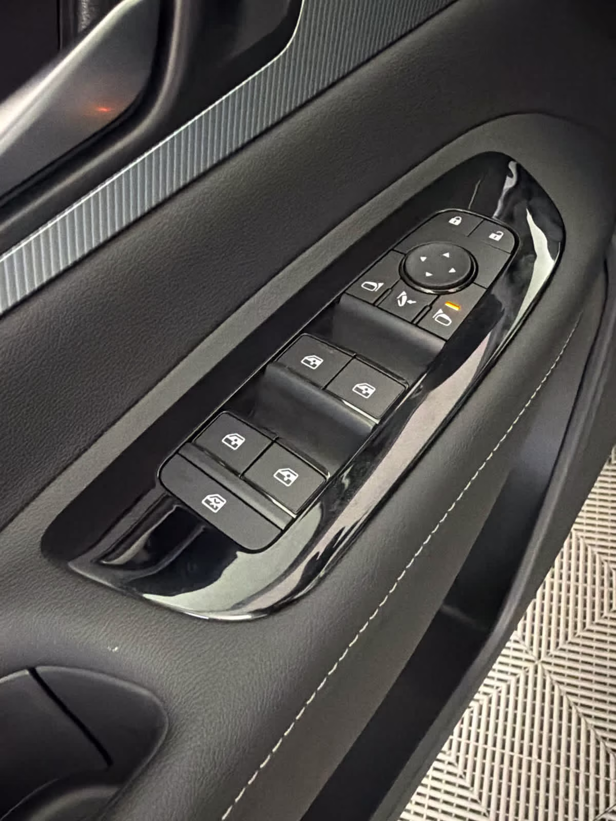 2026 Everest White Pearl Tricoat Nissan Murano Platinum AWD SUV