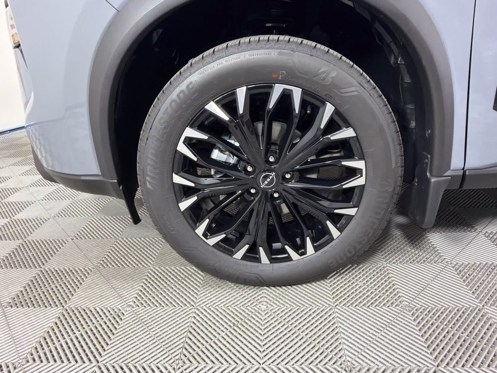2026 Boulder Gray Pearl Nissan Rogue Dark Armor FWD SUV